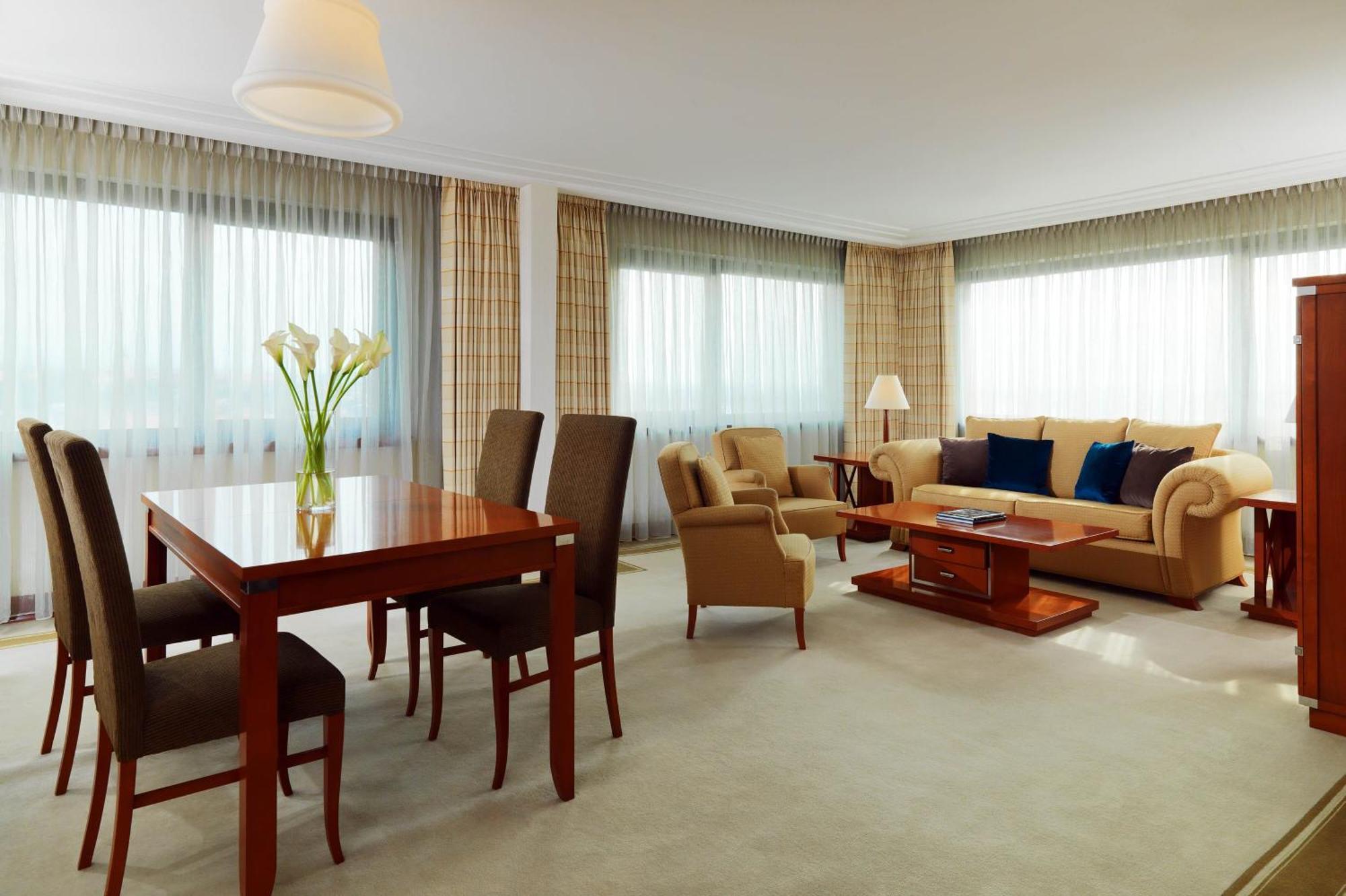 The Westin Zagreb Hotel Exterior photo A living room