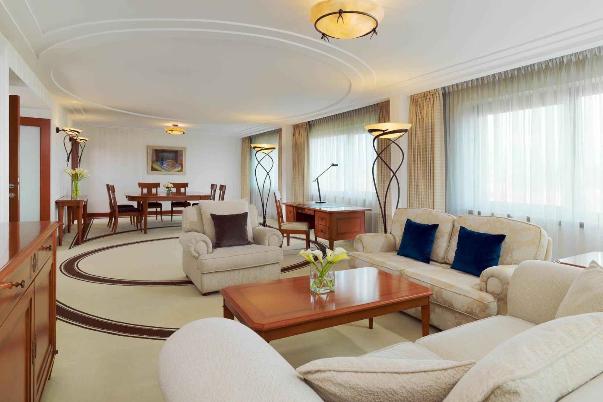 The Westin Zagreb Hotel Exterior photo Suite
