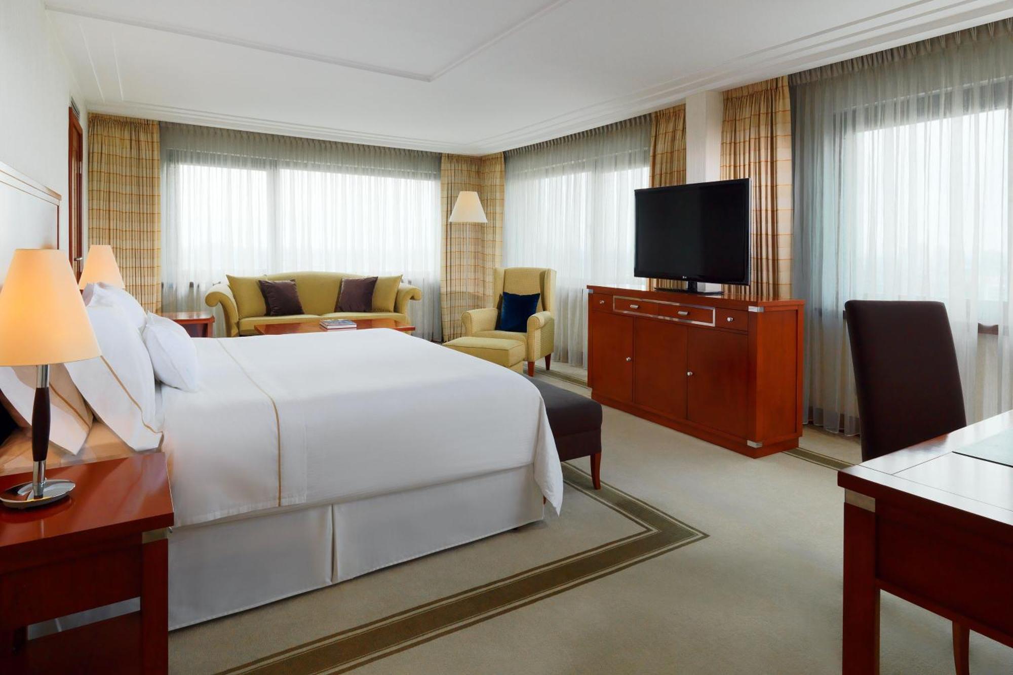 The Westin Zagreb Hotel Exterior photo A bedroom at the Four Seasons Hotel, Istanbul
