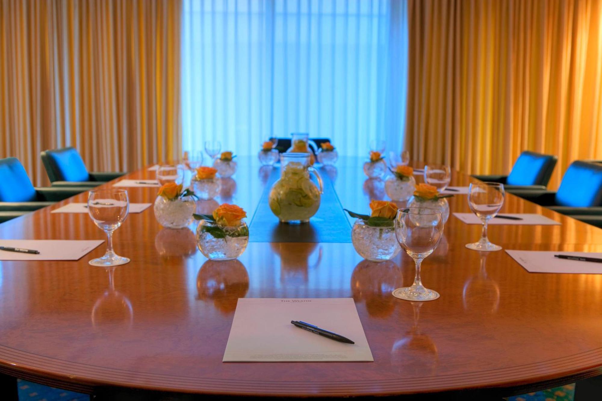 The Westin Zagreb Hotel Exterior photo A meeting room at the Westin Palace, Madrid