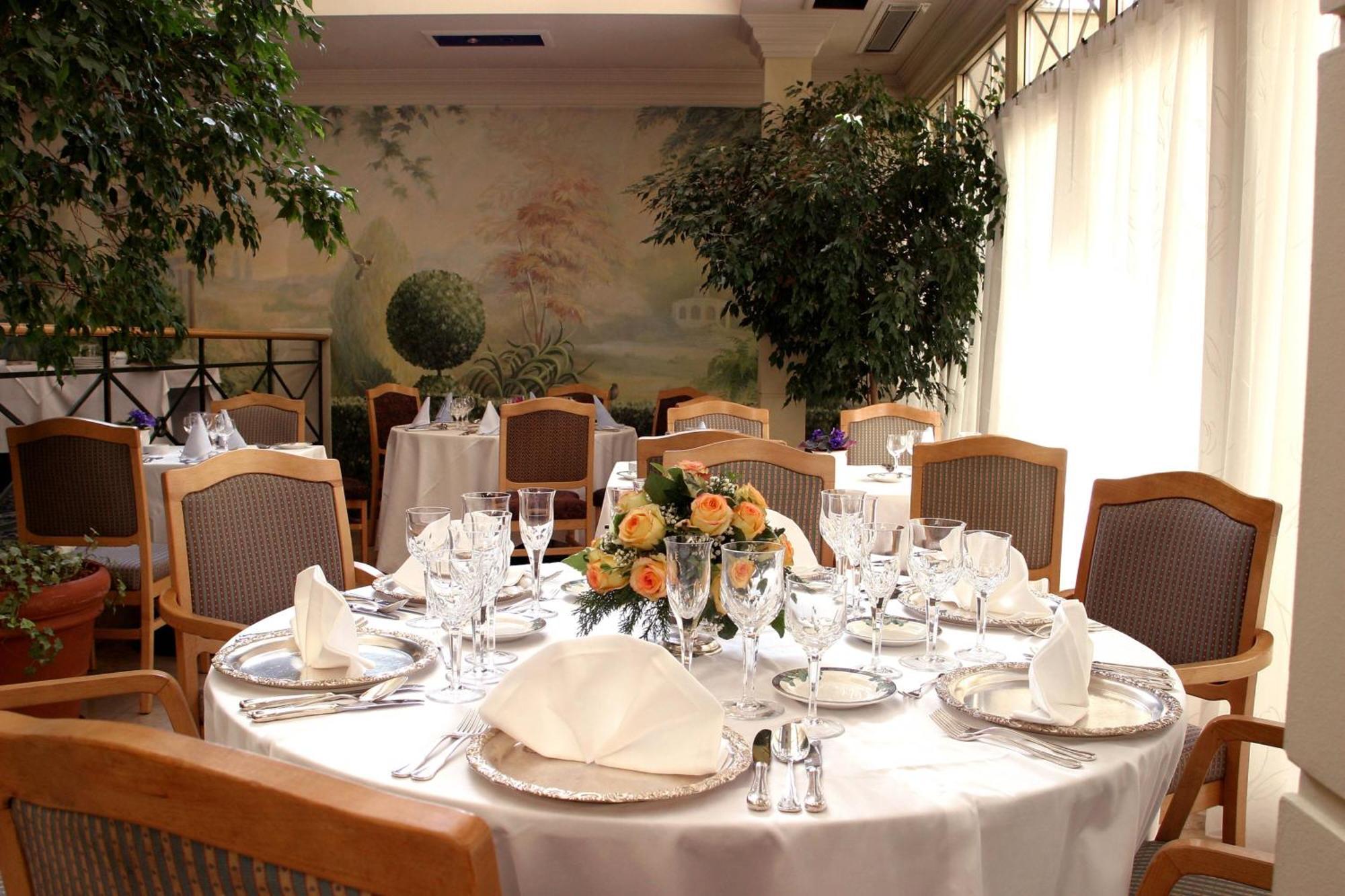 The Westin Zagreb Hotel Restaurant photo A table set for a meal